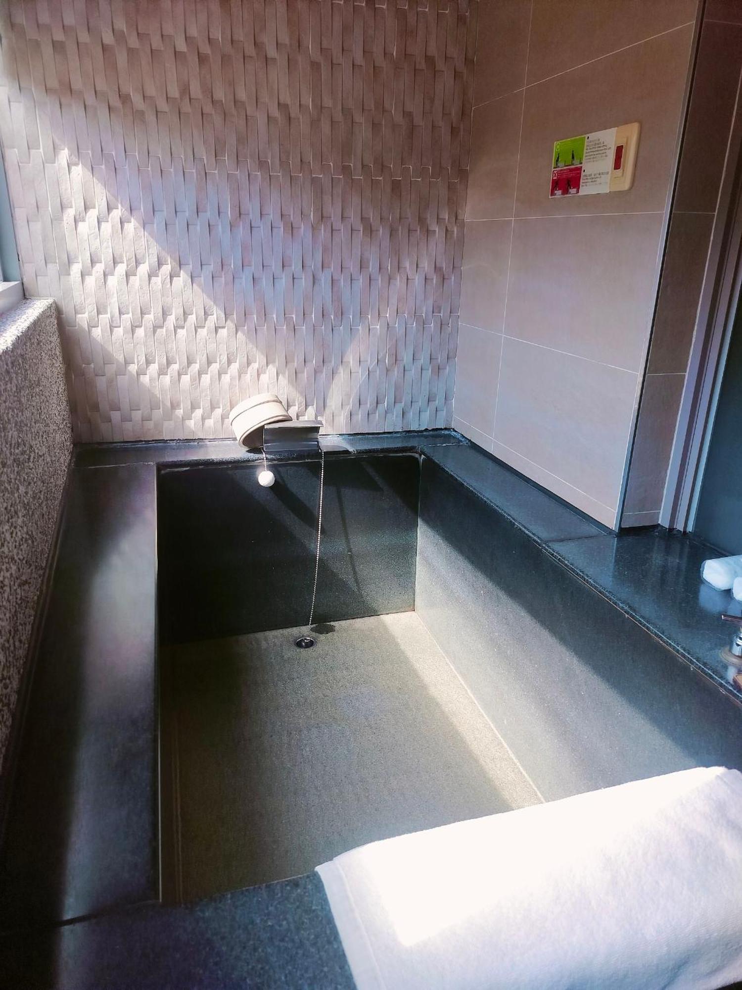 Beitou Hot Spring Resort Тайпей Екстериор снимка